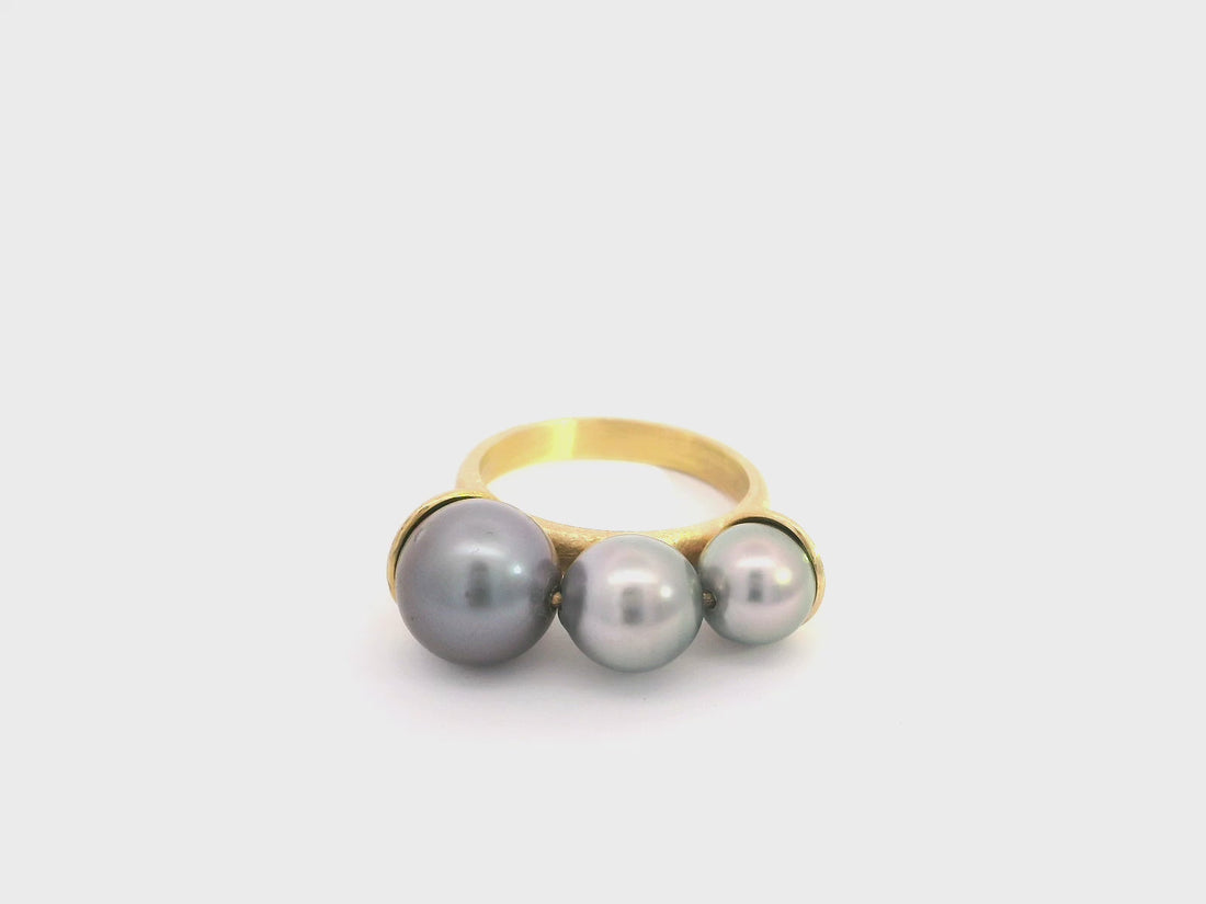Ring mit drei Tahitiperlen in 18kt Gelbgold