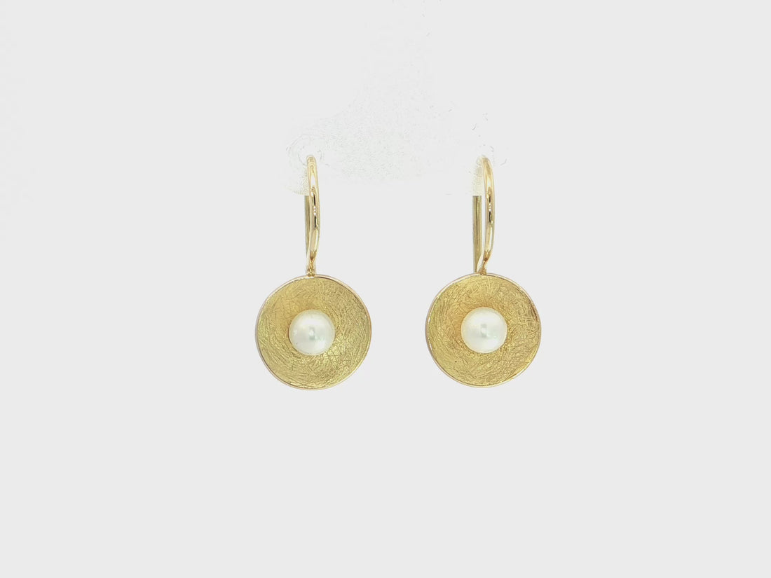 Ohrhänger aus 18kt Gelbgold mit Süßwasserperle